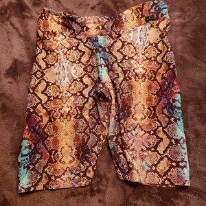 Lici fit scrunch shorts